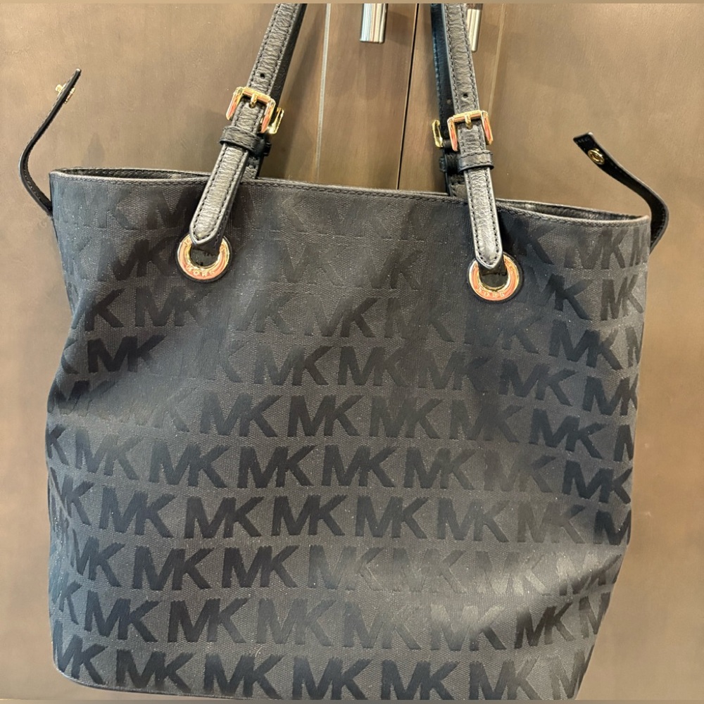 Michael Kors Jet Set Grab Bag Black on Black Logo - Picture 6 of 16